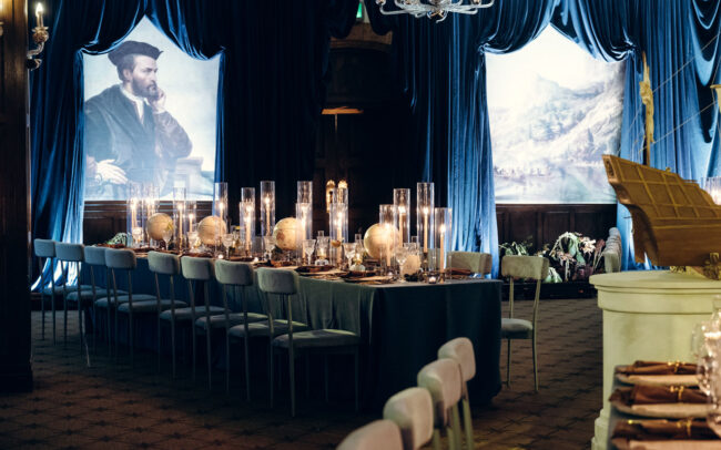 Design événementiel immersif pour la Soirée du Président BMR, inspiré de la Nouvelle-France, avec affichage sur mesure, décors thématiques et direction artistique par Mimosa Design