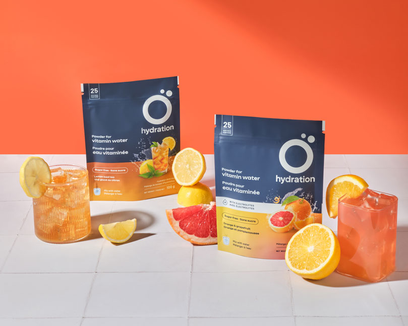 Design d’emballage et rebranding complet réalisés pour Ö Hydration avec nouveau logo, sacs, canettes et déclinaisons de produits par Mimosa Design