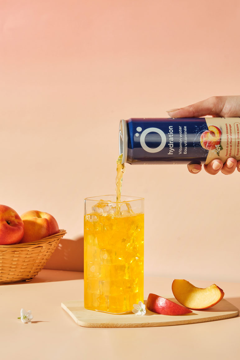 Design de canettes Ö Hydration pour boissons d’hydratation aux saveurs fruitées signé Mimosa Design